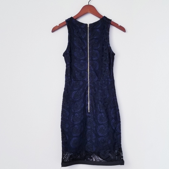 Lace bodycon dress - Picture 3 of 11